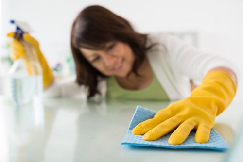 Deep cleaning for a flat in Putney near local transport links